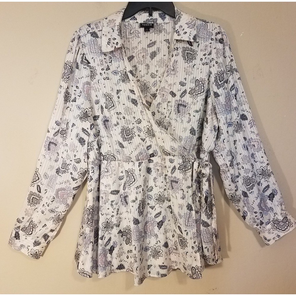 Torrid Blouse Women size 1 Floral Long Sleeve Semi Sheer Elastic Waist Career